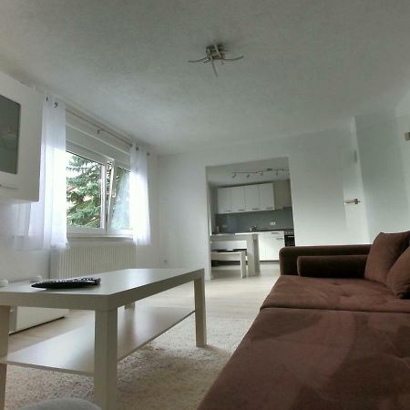 Moderne Helle 2,5 Zimmer Wohnung Mit Grossem Bad Und Kueche In 트로싱엔 외부 사진