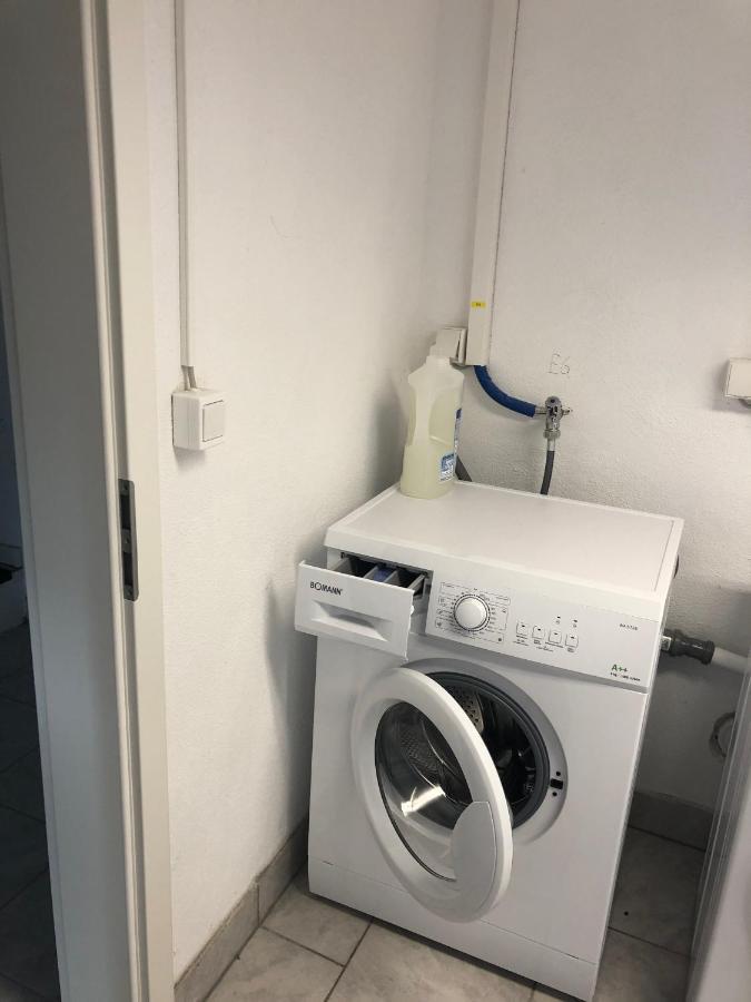 Moderne Helle 2,5 Zimmer Wohnung Mit Grossem Bad Und Kueche In 트로싱엔 외부 사진