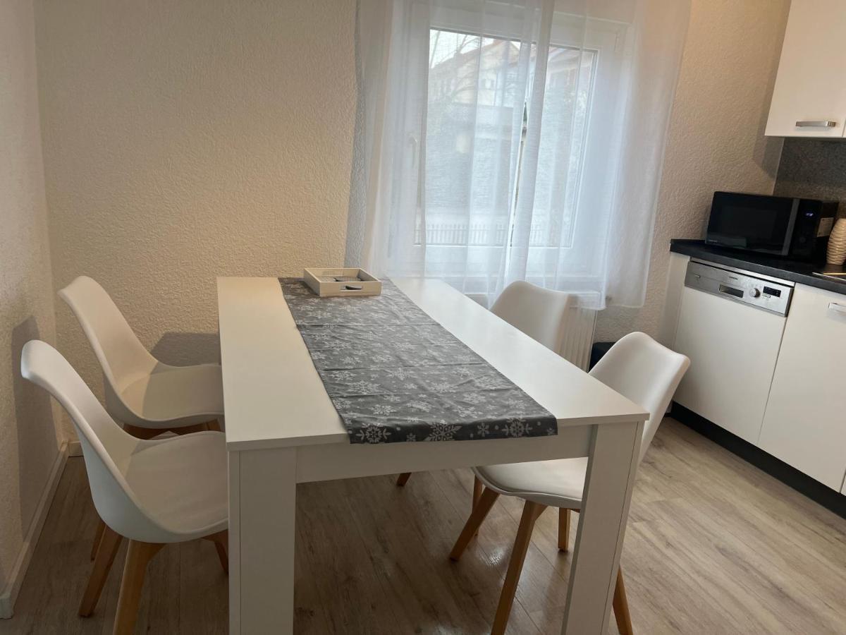 Moderne Helle 2,5 Zimmer Wohnung Mit Grossem Bad Und Kueche In 트로싱엔 외부 사진