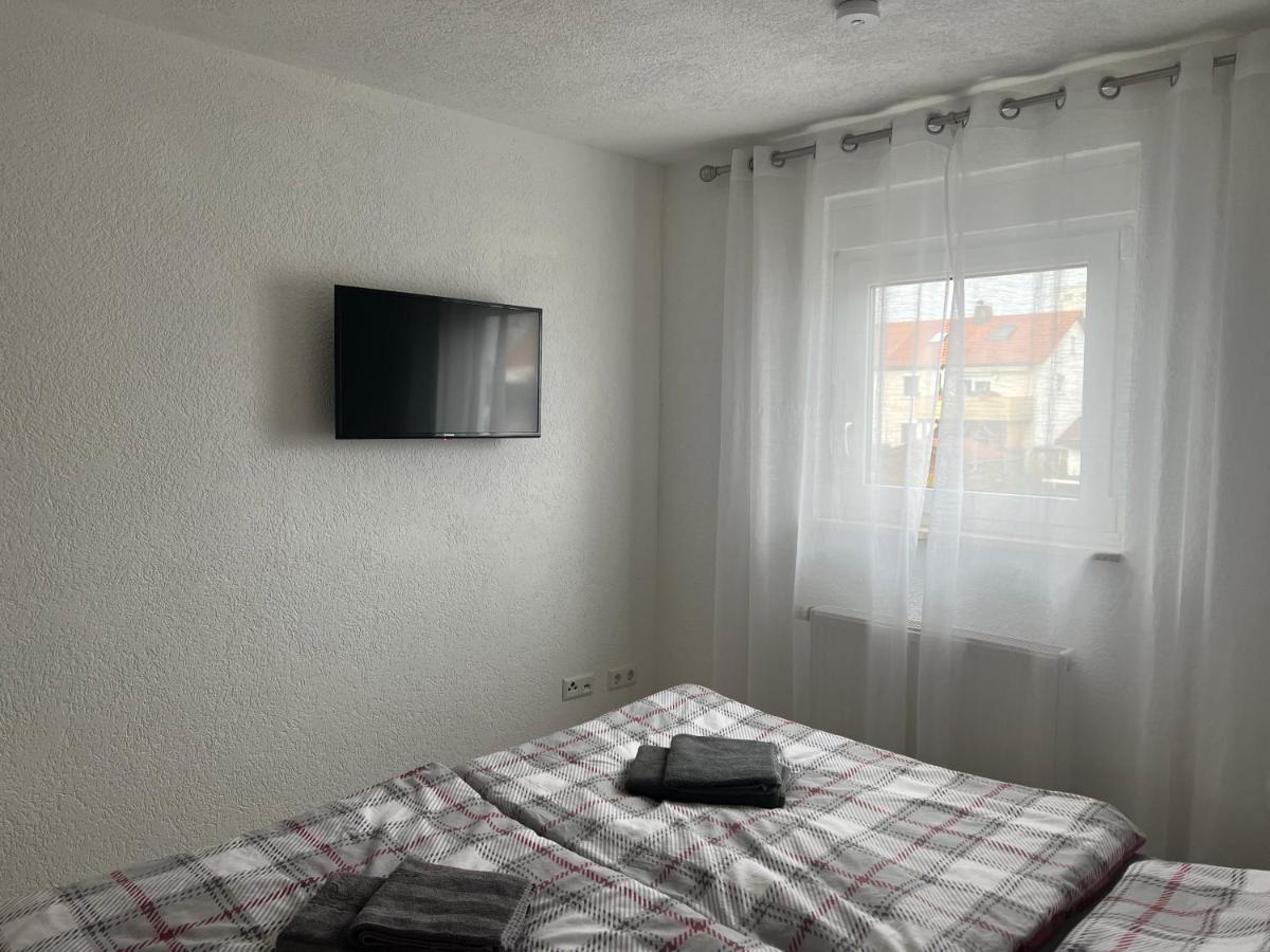 Moderne Helle 2,5 Zimmer Wohnung Mit Grossem Bad Und Kueche In 트로싱엔 외부 사진
