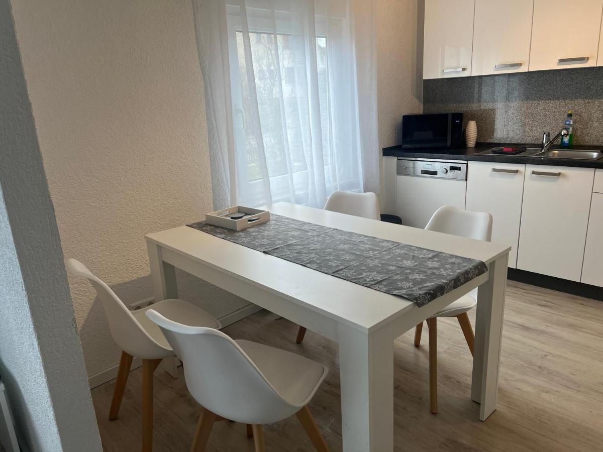 Moderne Helle 2,5 Zimmer Wohnung Mit Grossem Bad Und Kueche In 트로싱엔 외부 사진