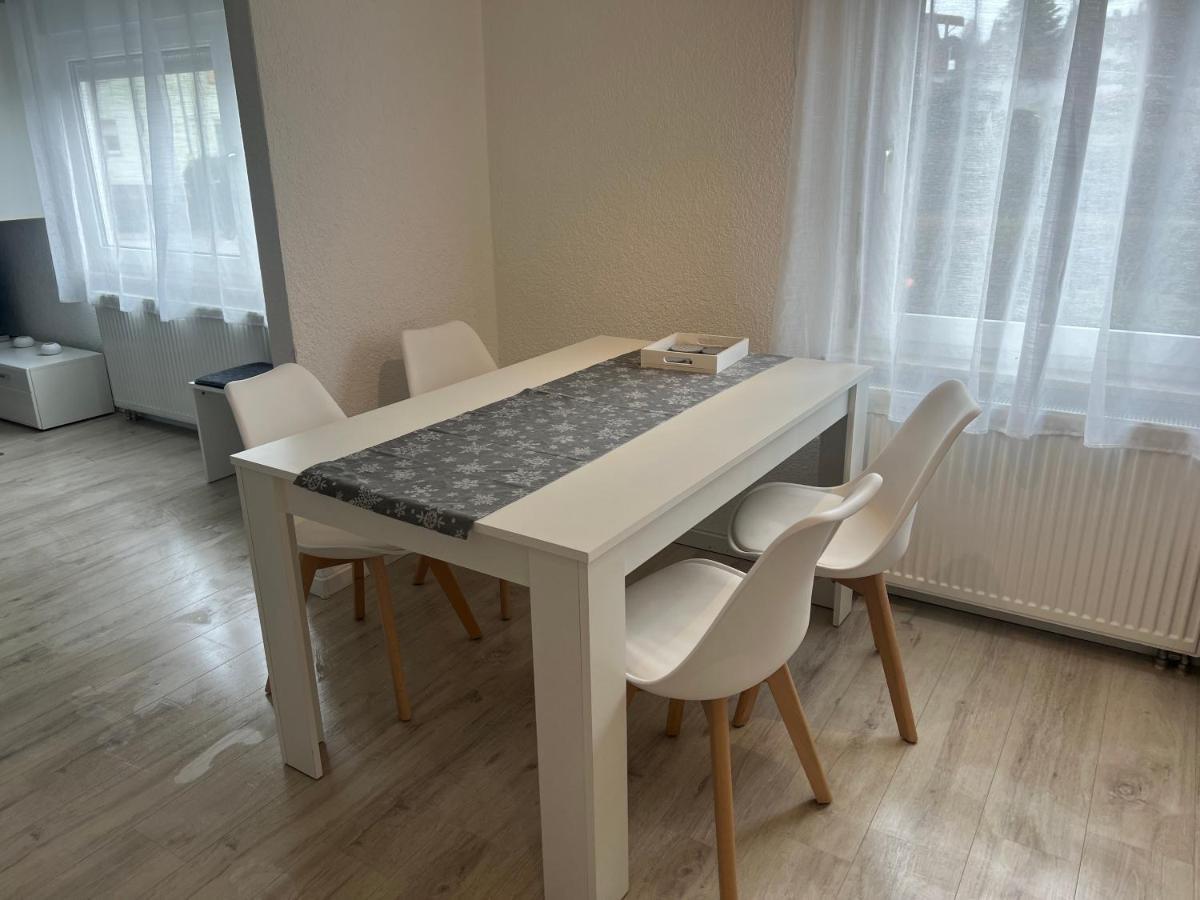 Moderne Helle 2,5 Zimmer Wohnung Mit Grossem Bad Und Kueche In 트로싱엔 외부 사진