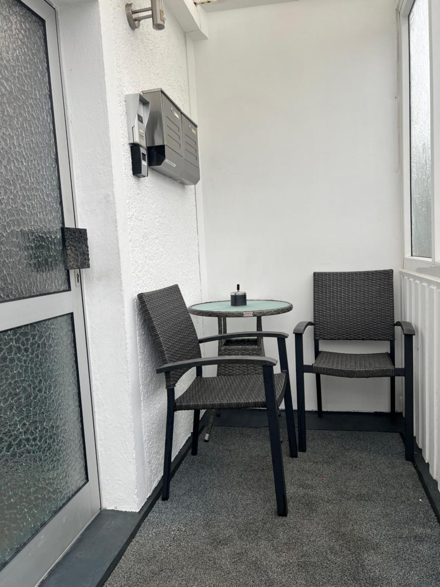 Moderne Helle 2,5 Zimmer Wohnung Mit Grossem Bad Und Kueche In 트로싱엔 외부 사진