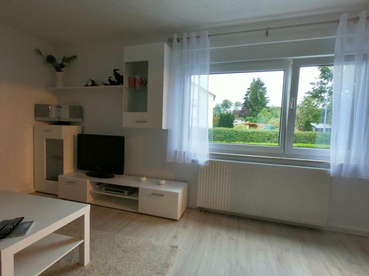 Moderne Helle 2,5 Zimmer Wohnung Mit Grossem Bad Und Kueche In 트로싱엔 외부 사진