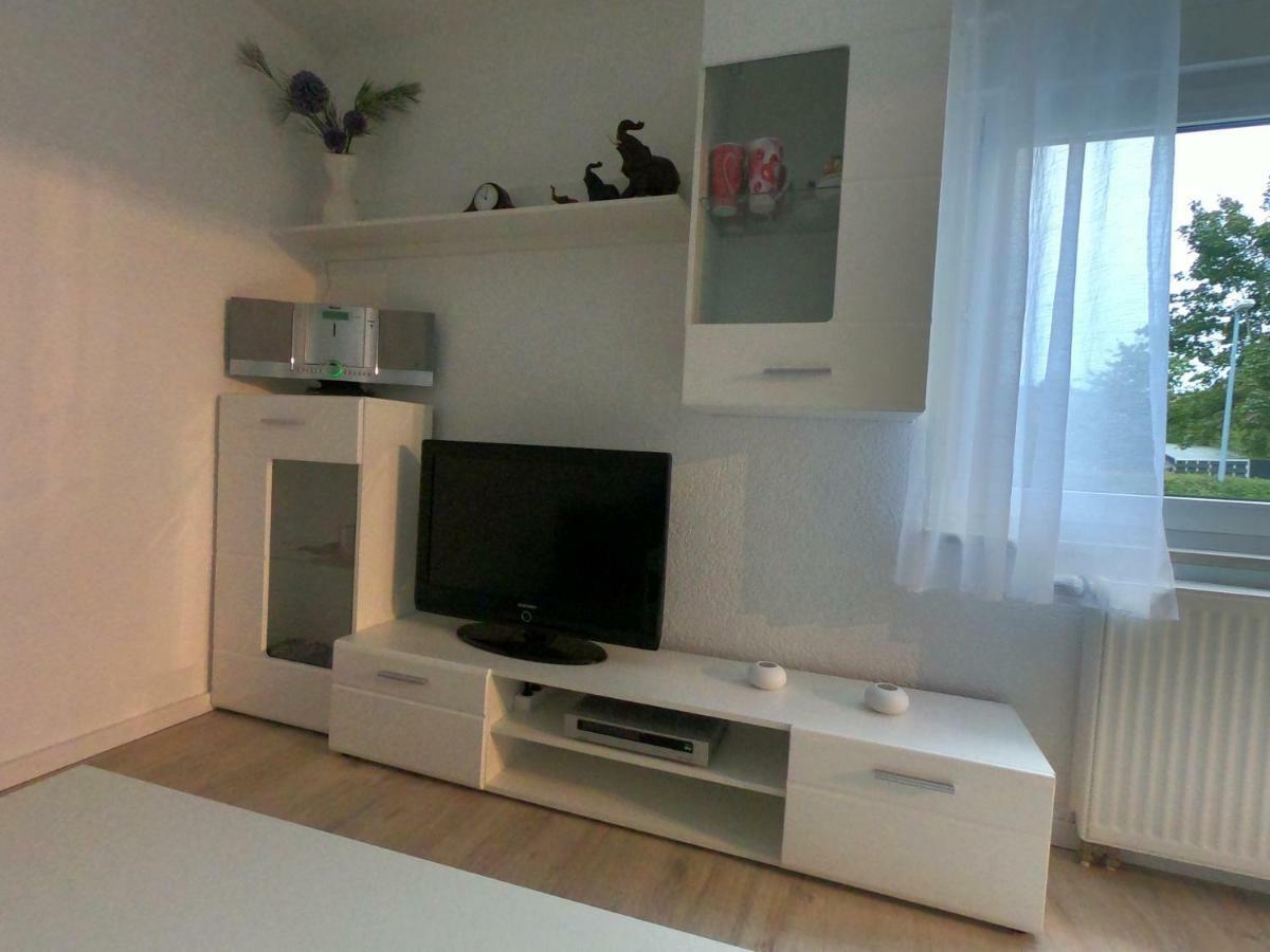 Moderne Helle 2,5 Zimmer Wohnung Mit Grossem Bad Und Kueche In 트로싱엔 외부 사진
