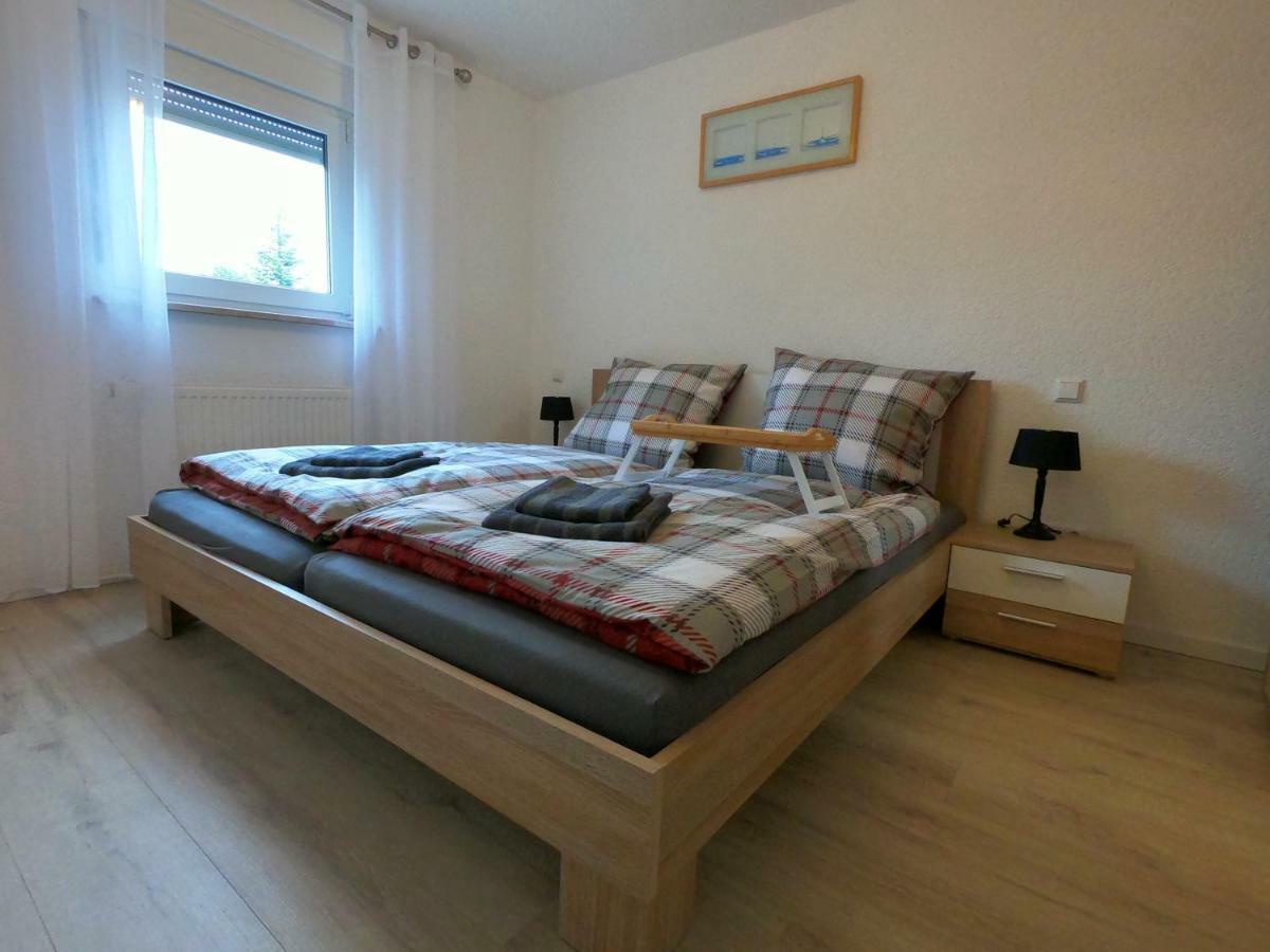 Moderne Helle 2,5 Zimmer Wohnung Mit Grossem Bad Und Kueche In 트로싱엔 외부 사진