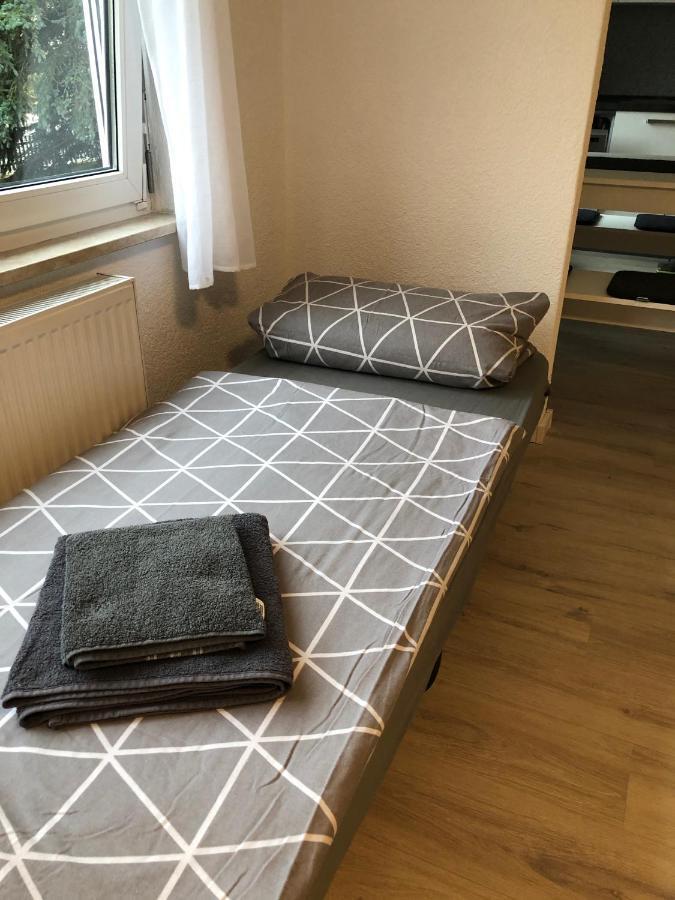 Moderne Helle 2,5 Zimmer Wohnung Mit Grossem Bad Und Kueche In 트로싱엔 외부 사진